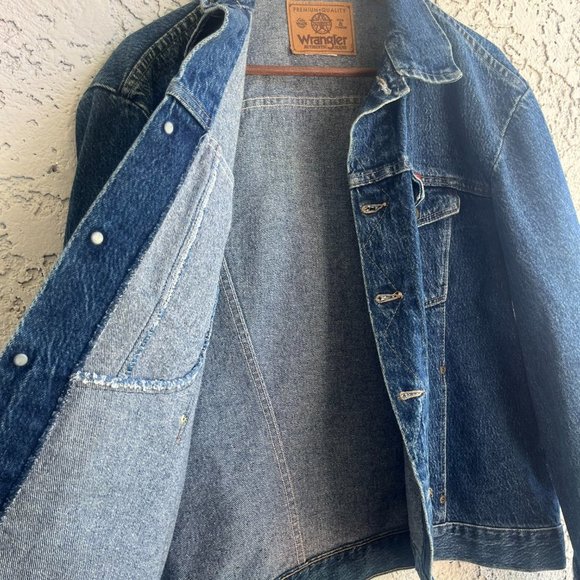WRANGLER Jean Jacket Like New Condition - Men's Medium - Picture 5 of 8